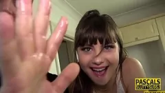 Afspelen Brunette tiener Luna Rival in intense hardcore BDSM-ontmoeting
