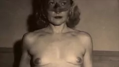 Odtwórz Odkryj sekretny świat retro lesbijek w gorącym trójkącie z owłosioną cipką