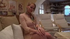 تشغيل الإباحية اغتصاب قصة شعر شقراء بجسم جميل