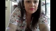 تشغيل الجبهة يستمني في المنزل على كرسي