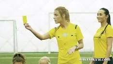تشغيل الشرج لاعب كرة القدم الملاعين المشجع شقراء