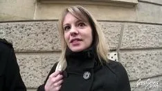 Afspelen Camille uitgenodigd voor orgie met begaafde mannen