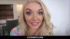 Reproducir Le gusta mucho el culo de esta jovencita rubia y quiere tener sexo con ella