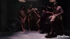 Reproducir Follada agresivamente porque es la única forma en que a ella le gusta.