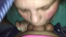تشغيل تلميذة جيدة تحب أن تضع يديك على كسها أثناء إدخالها
