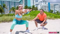 Reproducir El intenso encuentro duro de Ivy Rose con una gran polla