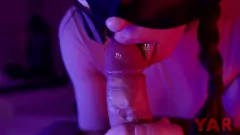 Redare Hottie mascata inghite sperma dupa o muie intensa si o sesiune de degete in camera de hotel