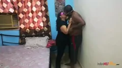 Reproducir Estilo Savita Bhabhi: MILF india caliente tiene sexo apasionado con su marido tamil