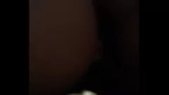 Puta callejera recibe una cogida estilo perrito cruda y un facial con chorros
