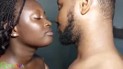 Jouer Una giovane ebano sexy si bagna e viene scopata duramente