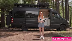 Oynat Minyon Üvey Kardeş Scarlet Skies Yeni Van Vlog'unda Yaramazlaşıyor