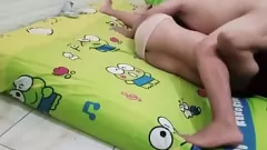 Reproduzir A esposa indonésia trapaceadora é pega fodendo em videochamada