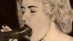 Jouer Retro vintage Rencontre interraciale: chatte poilue et bite noire