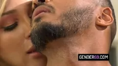 Redare Blonda Shemale Shemale Angelina cere anal interrazial intens