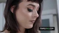 Redare Adolescentul adolescent Kyle Mason, într -o întâlnire Stepcousin pe Paște