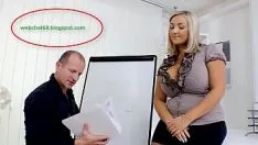 Oynat Rus kadın benekli kedi tarafından aranan erkek arkadaşı ile sert sevişiyor
