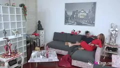 Oynat Busty Colombian MILF genç komşuyu sert seks olarak başlatır