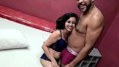 Abspielen Petite Brasilianer Milf Dany Rio bekommt ihren winzigen Arsch hart von Leo Ogro gefickt