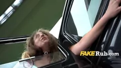 Redare Adolescenta europeană aspră face sex public auto