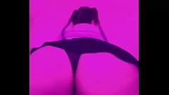 Oynat Pigtails ve Thong Upskirt'te BBW alay
